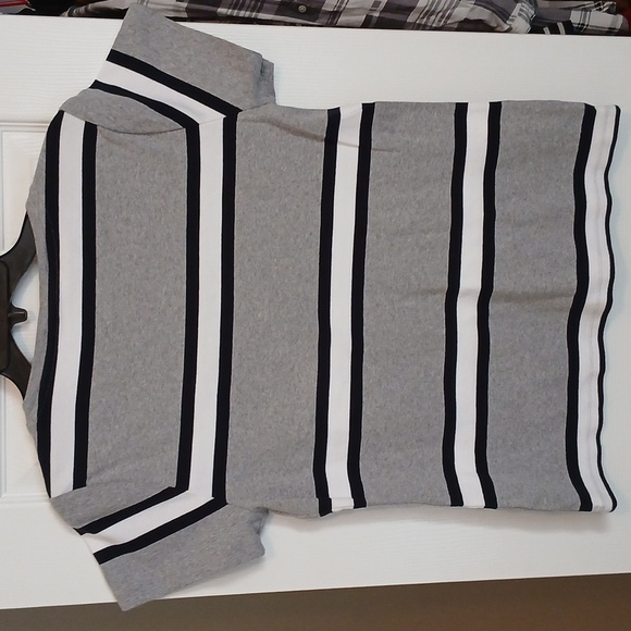 Tommy Hilfiger Women's Gray and White Striped V-neck Top - Picture 4 of 4